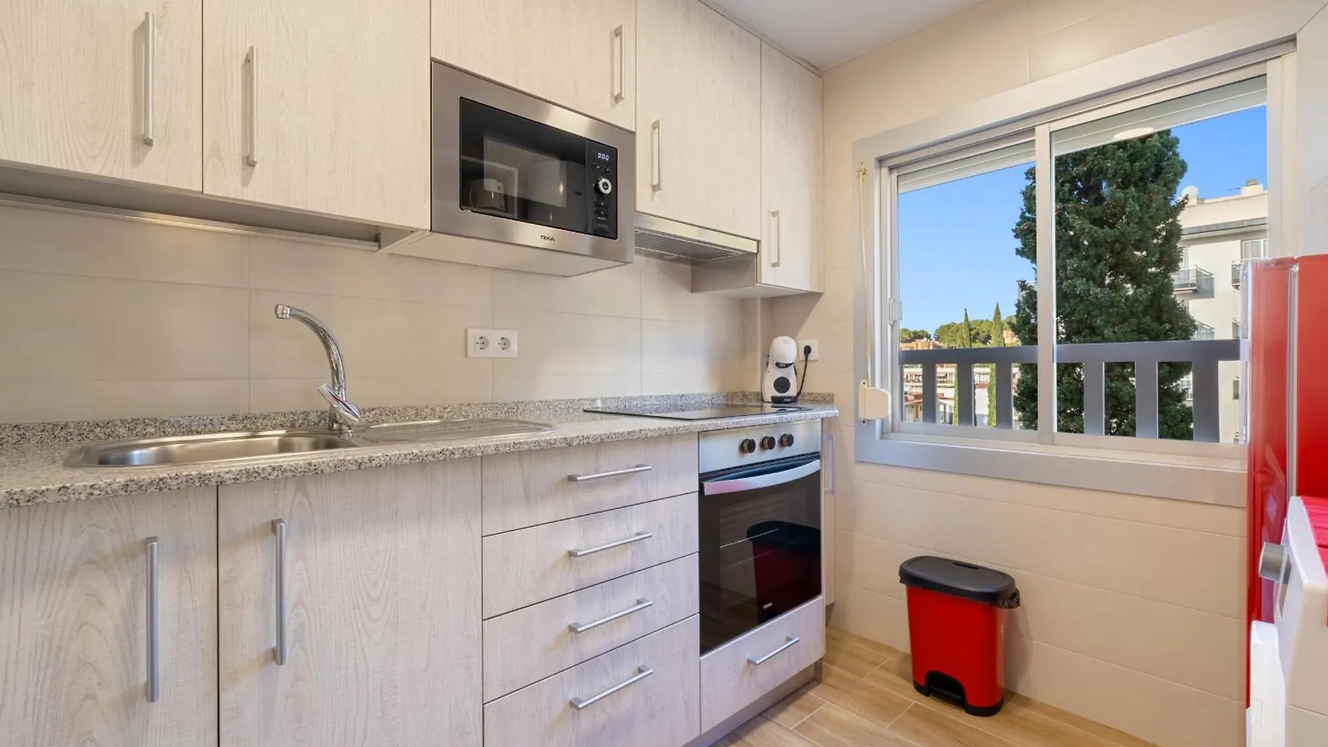 Apartment Hauzify I Apartament Van Gogh Salou