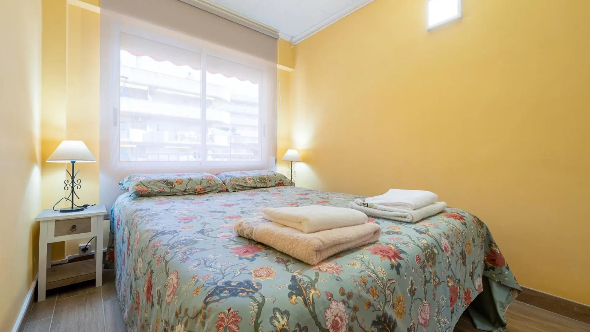 Hauzify I Apartament Van Gogh Salou Apartment