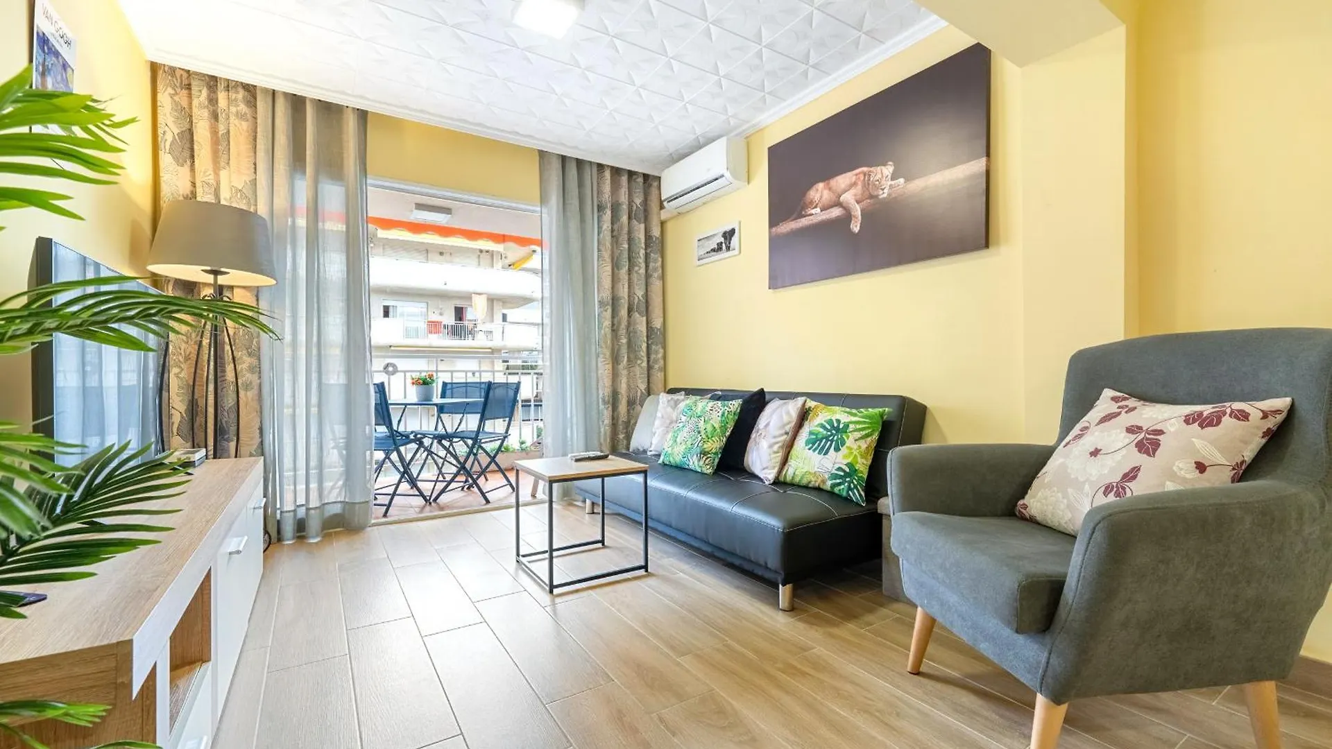 Apartment Hauzify I Apartament Van Gogh Salou