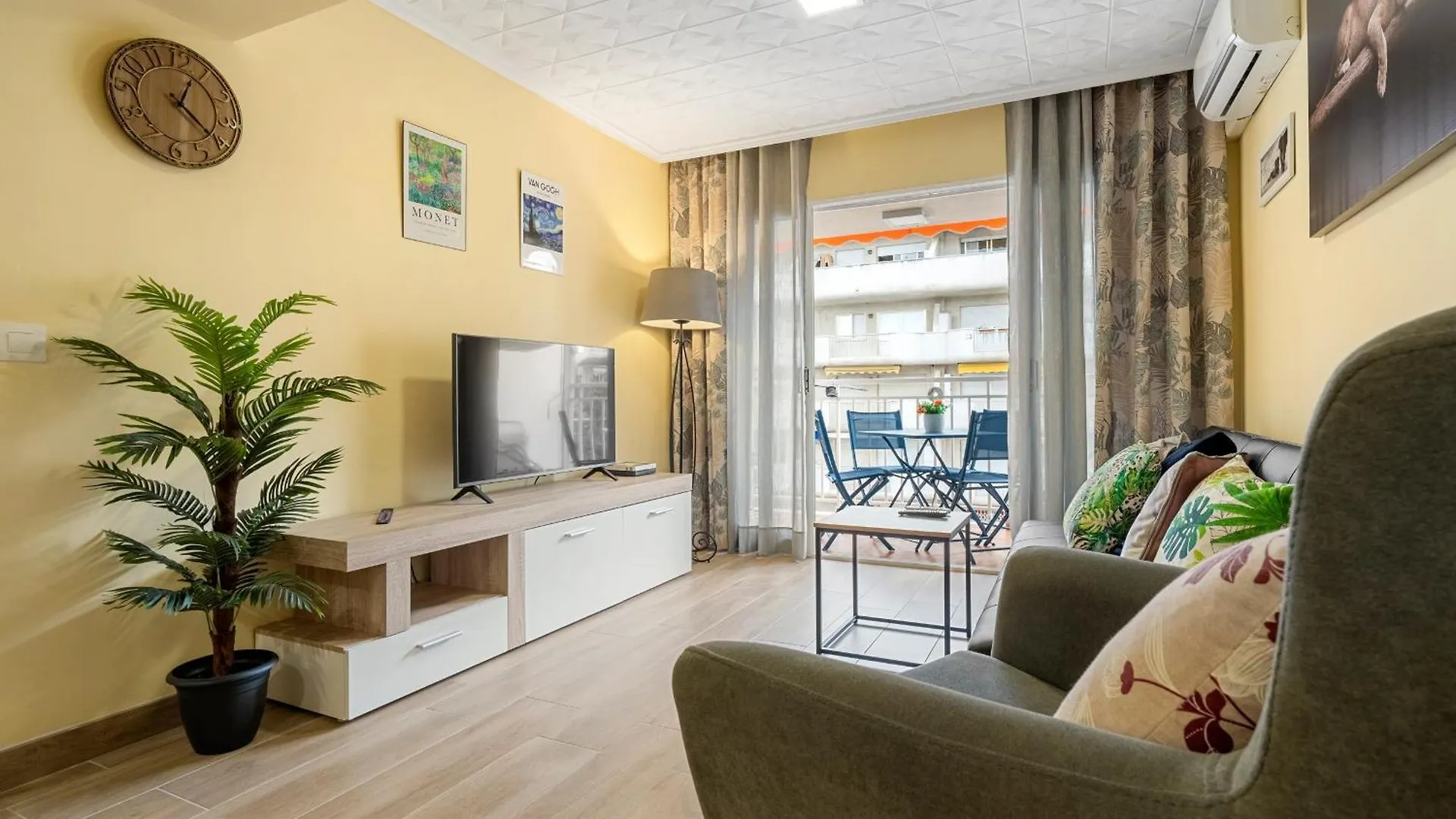 Hauzify I Apartament Van Gogh Salou