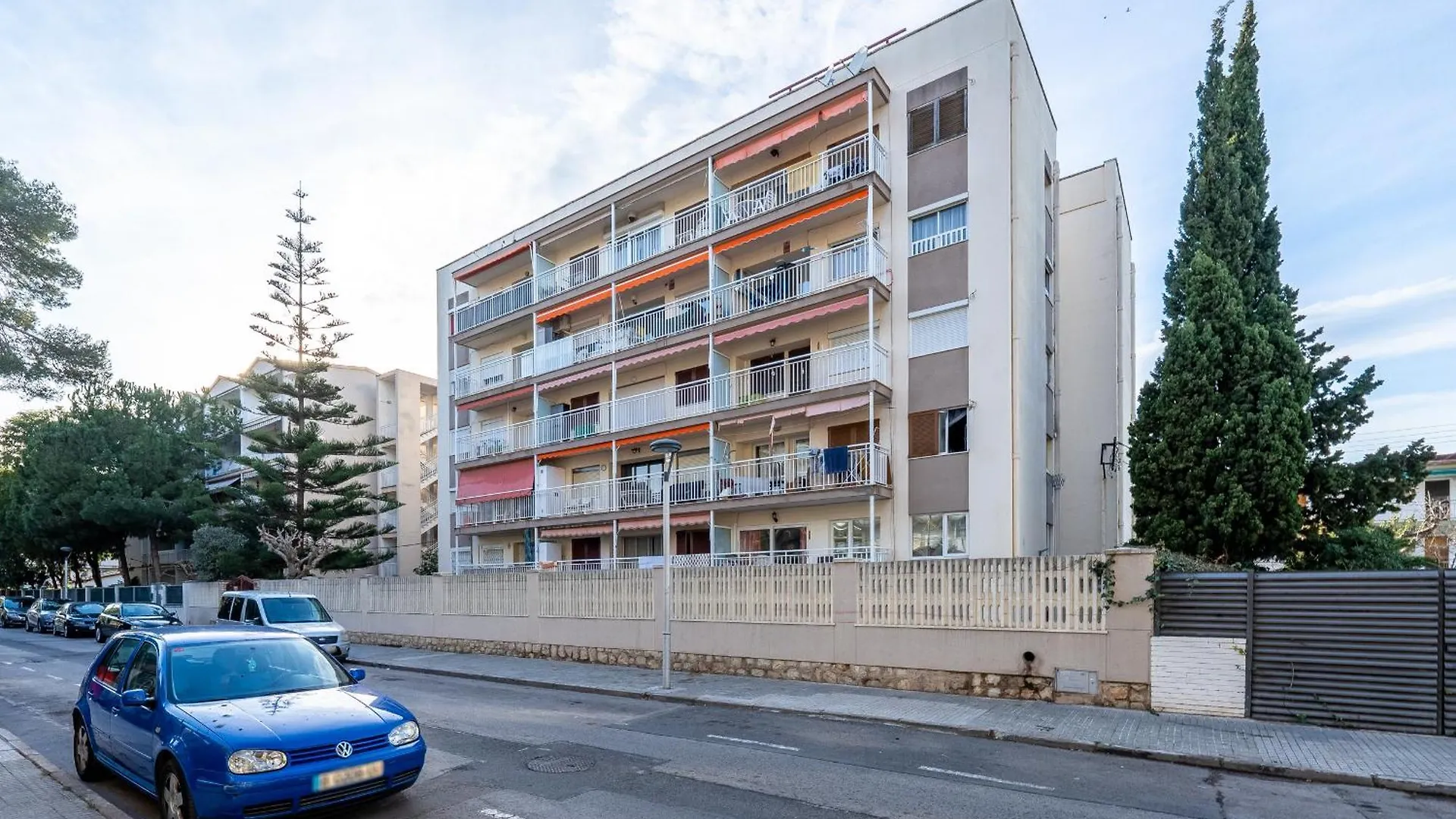 Apartment Hauzify I Apartament Van Gogh Salou Spain